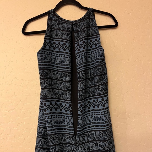 Ann Taylor LOFT Slate Blue & Black Geometric Print Shift Dress w/Scalloped Hem - Picture 13 of 15